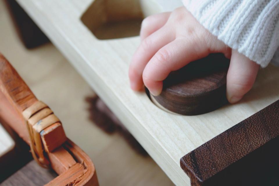 Juguetes Montessori para bebés de madera